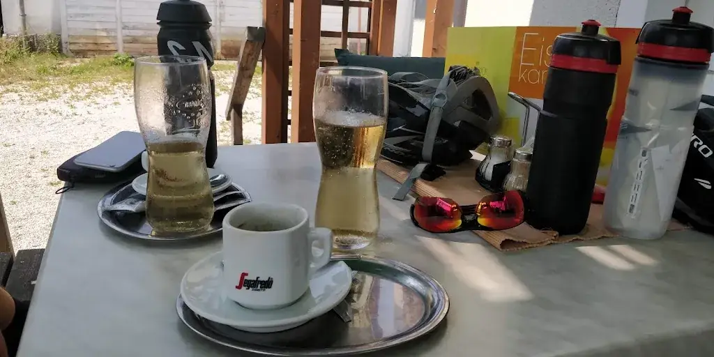 Samuel Boskovič_Café Cappucino_Klausen-Leopoldsdorf_avis