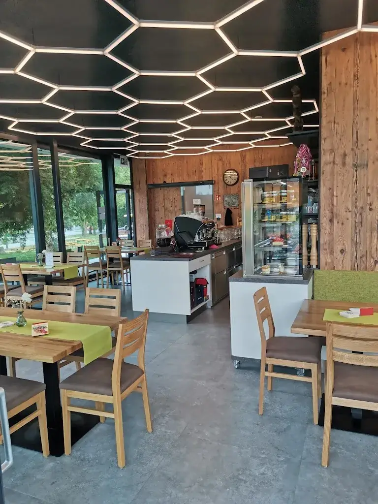 Bee Bar Heinzle Roland_Klein-Pöchlarn_slider_image_3