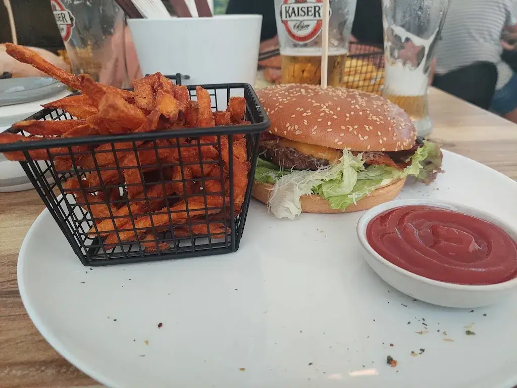 Christian Walter_La Luna_Klein-Pöchlarn_review