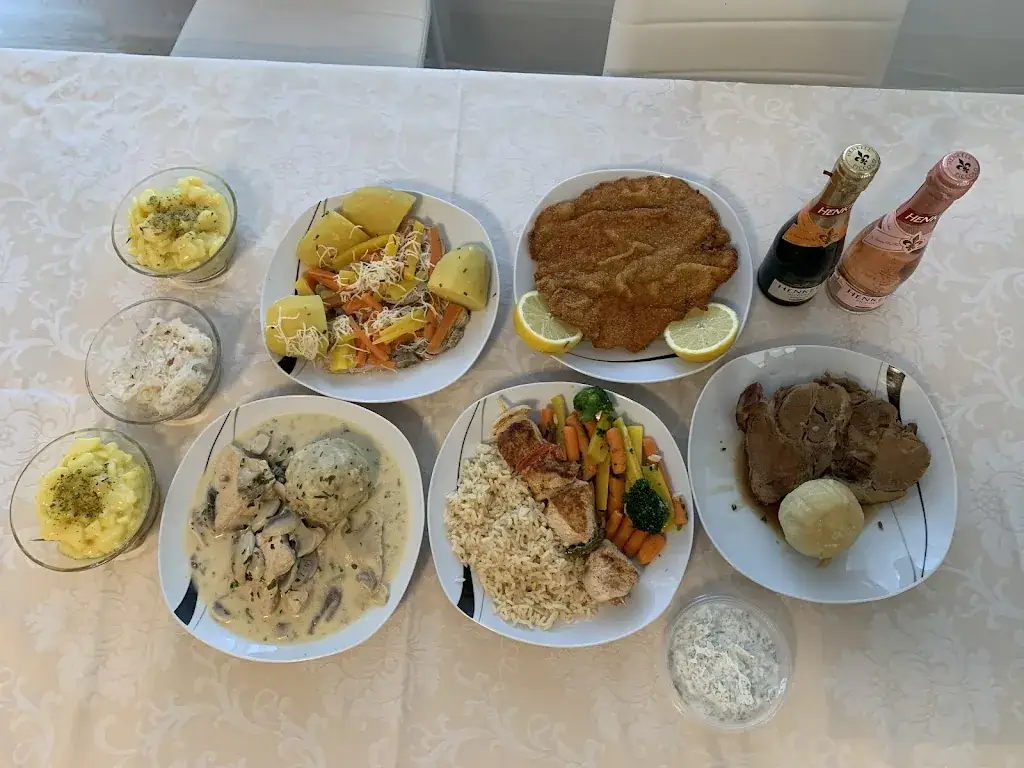 Alyssa Raven_La Luna_Klein-Pöchlarn_review