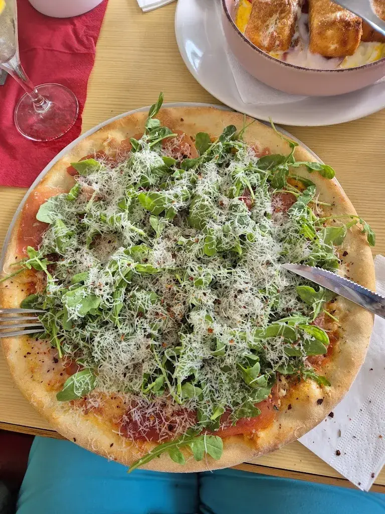 Petra Frank_La Luna_Klein-Pöchlarn_review