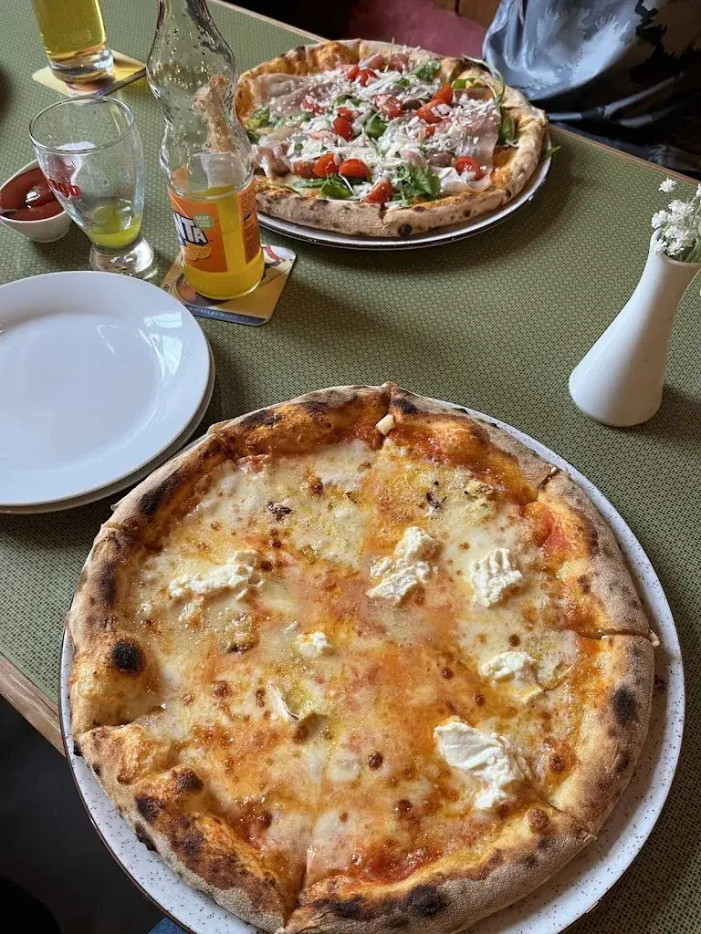 Csenge Gábos_Pizzeria Trattoria Weintraube_Kleinzell_avis