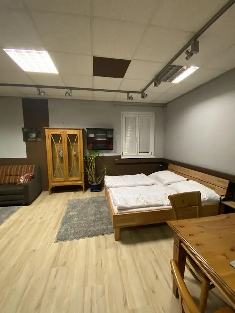 Emma Libová_Nous Cafe & Restaurant_Krumnussbaum_recensione