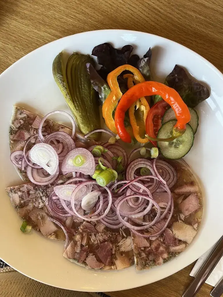 Nina Lorenz_STOANIKELLER Heuriger in Jois_Jois_review