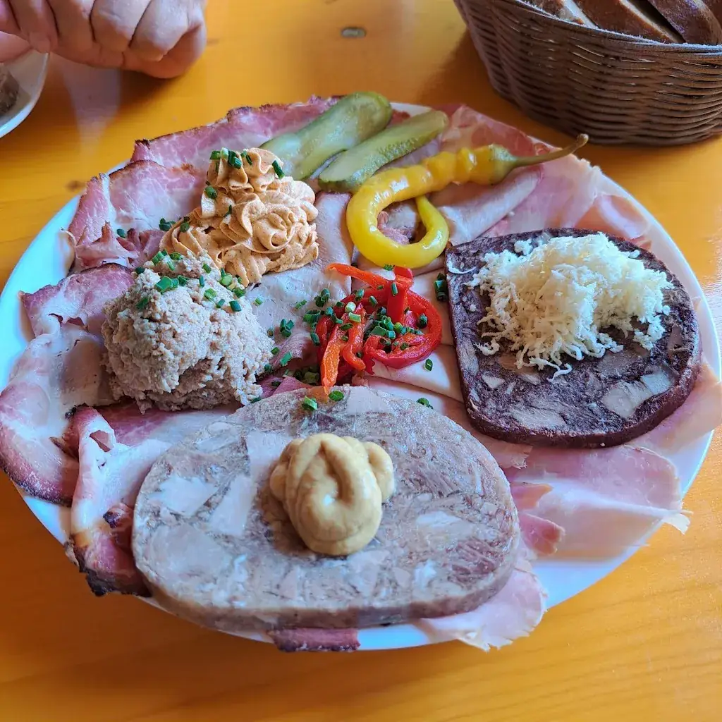 Heuriger Fam. Henninger_Langenrohr_slider_image_1