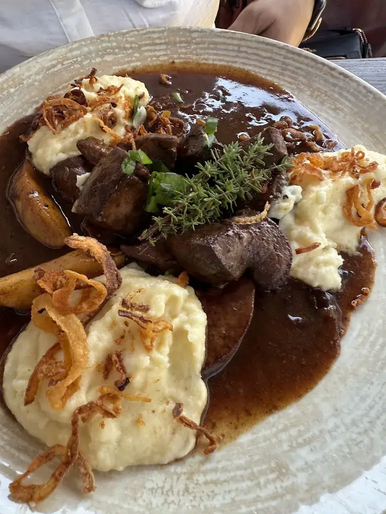 Alexander Schoell_Kühstein.HAUS_Langenlois_review