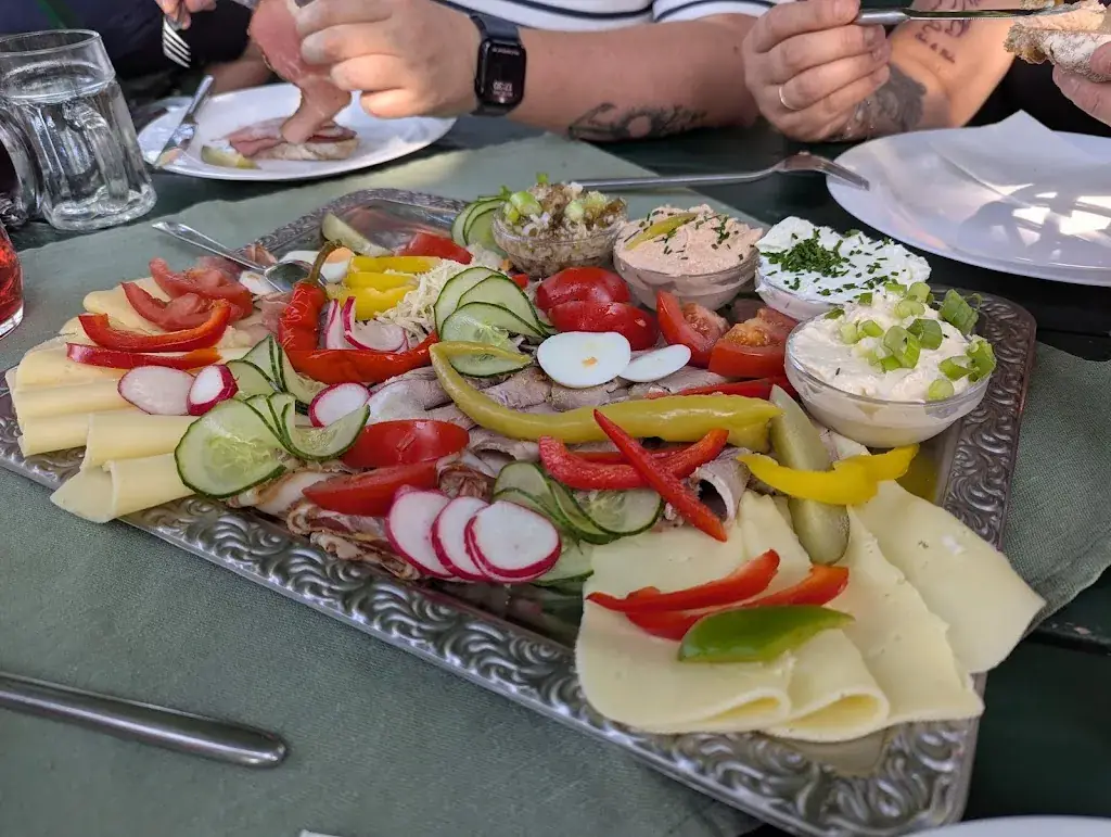 Elfriede Schwaiger_Heurigenkeller 