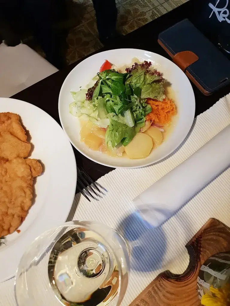 Janka Jurinova_Gasthaus Martin Weiler_Laa an der Thaya_avis