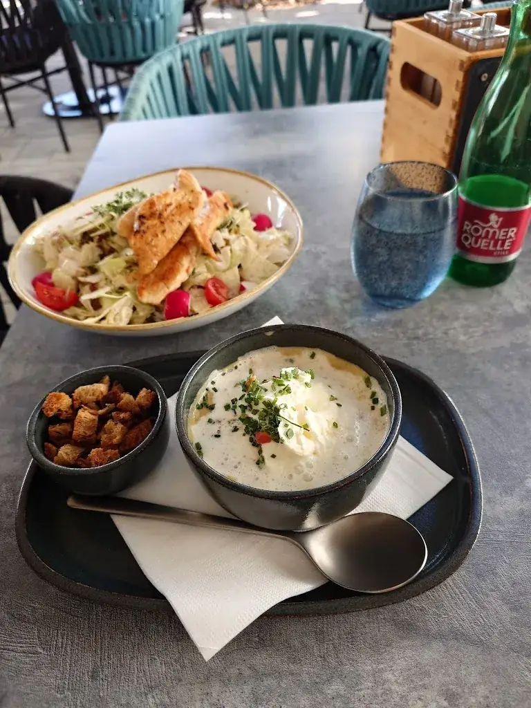 freilich ESSEN. TRINKEN. SCHLAFEN_Laa an der Thaya_slider_image_3