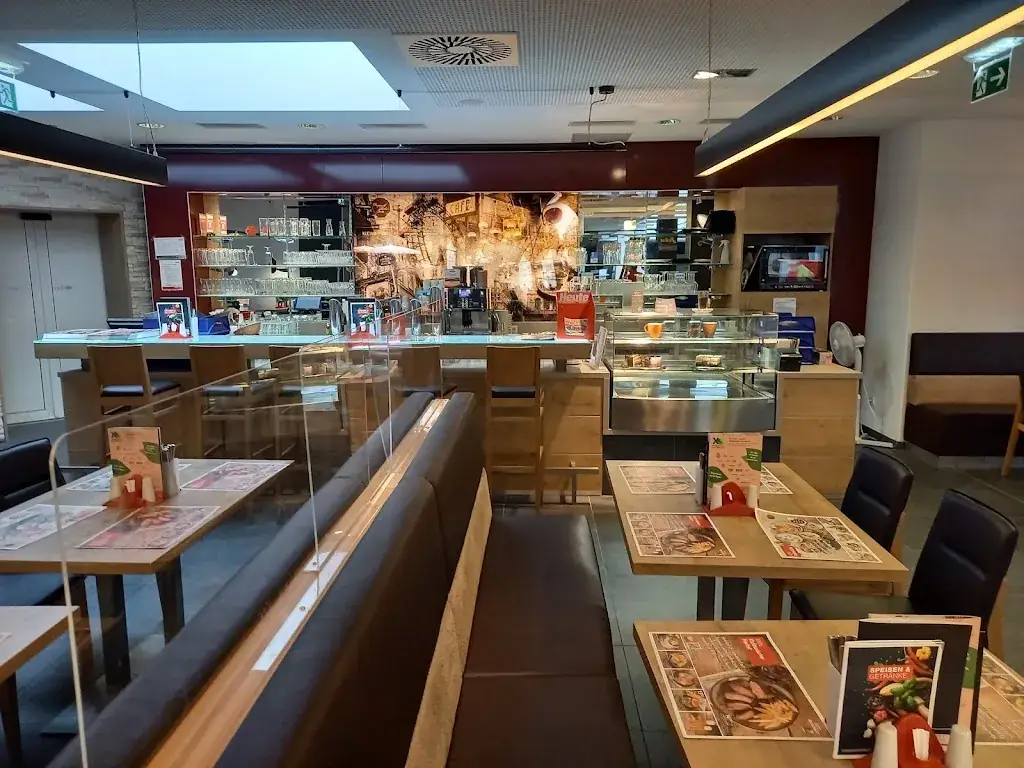 XXXLutz Restaurant Laa/Thaya_Laa an der Thaya_slider_image_1