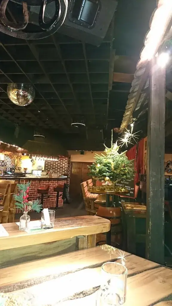 Paddock Heuriger & Eventstadl ristorante a Laa an der Thaya