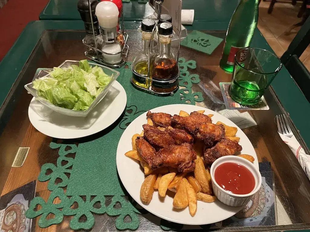 Christine Peral_Shamrock_Laa an der Thaya_avis