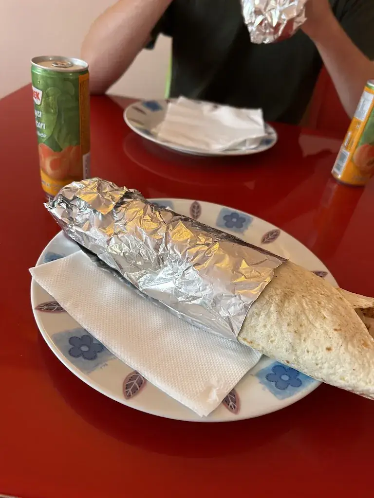 Ákos Szilágyi_Döner & Schnitzel Paradies_Lanzendorf_avis