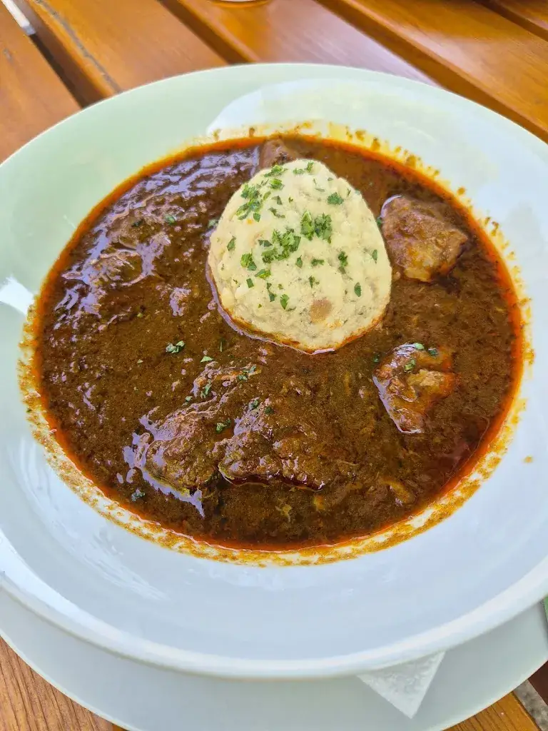 Suraphan Aruncharoenkun (Bee)_Tavernen-Wirtschaft Kreuzenstein_Leobendorf_recensione