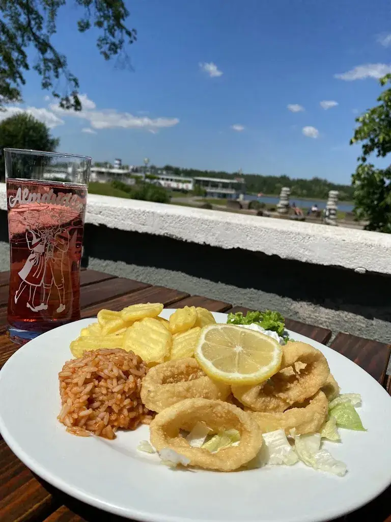 Michele Chung_Taverna Mythos_Langenlebarn-Oberaigen_avis