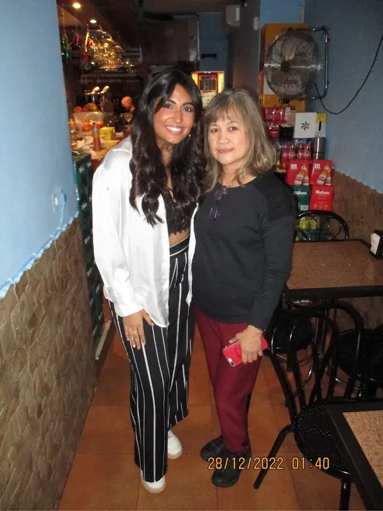 Iman Zargar_Bar Jimmy comida filipina_Jabing_avis