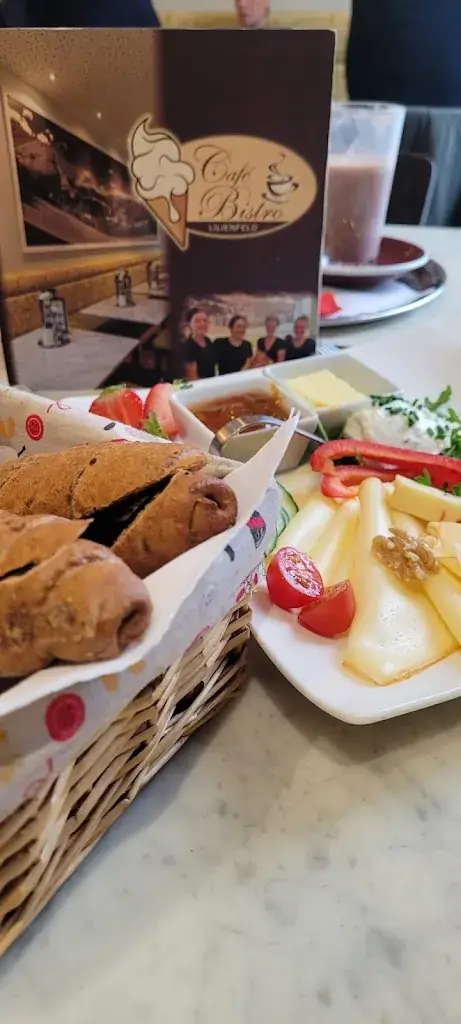 Sabine Wenninger_Cafe Bistro_Lilienfeld_avis