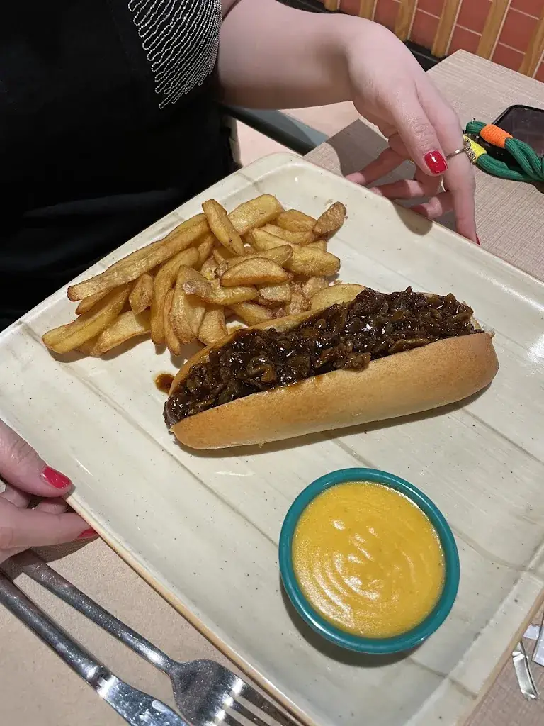 Isra Tolosa_Bunji - The Place_Jabing_review