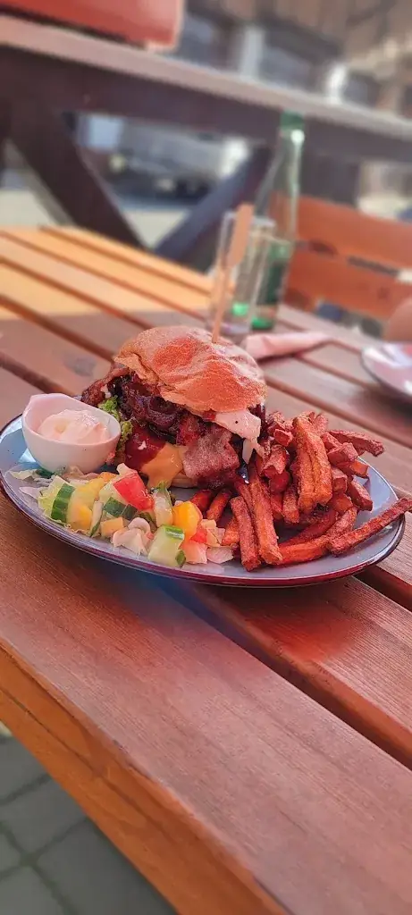 nicolas albert_Rasthaus Boxenstop_Lengenfeld_review