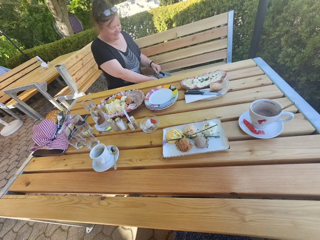 Claudia Suiu_AmethystHeuriger_Maissau_avis