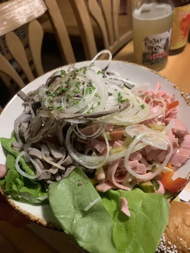 Adam Vaněrka_AmethystHeuriger_Maissau_avis