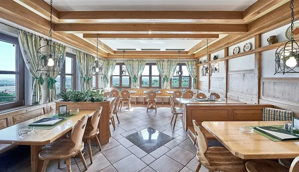 Buschenschank Humer restaurant à Maissau