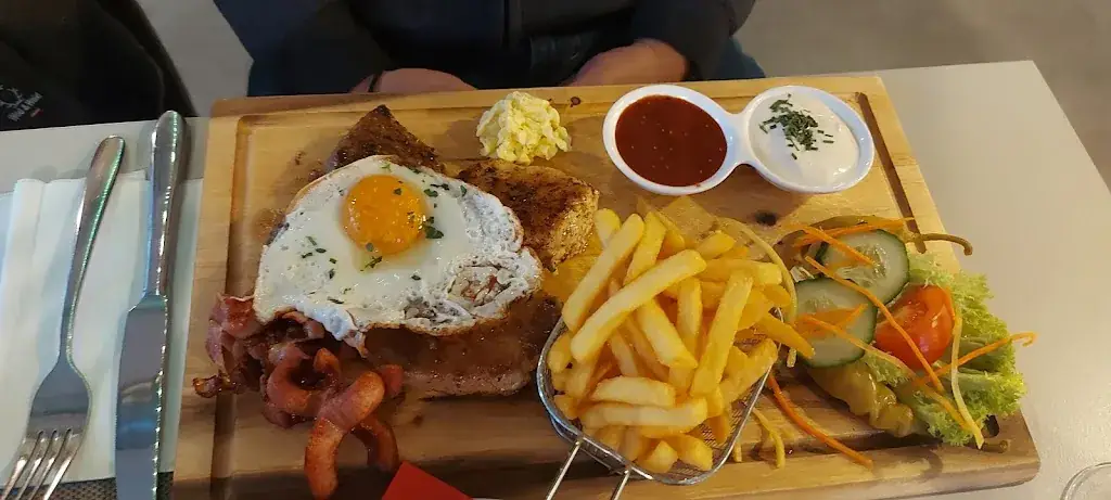 Y Gru_Platzhirsch Margarethen_Margarethen am Moos_review