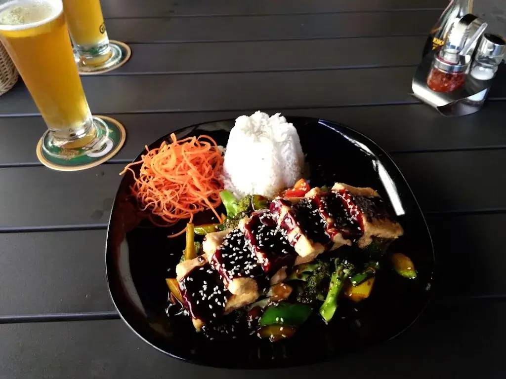 Iris “Mind of a Hitchhiker” Veldwijk_Wu Kitchen Asia Restaurant_Maria Ellend_avis