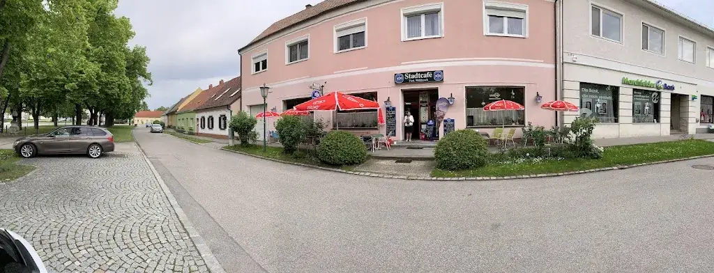 Michal Holan_Cafe Waldrauch_Marchegg_recensione