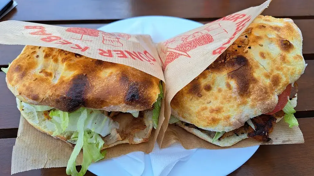 Gerhard Rudolf_Pizzeria Deniz_Marchegg_recensione