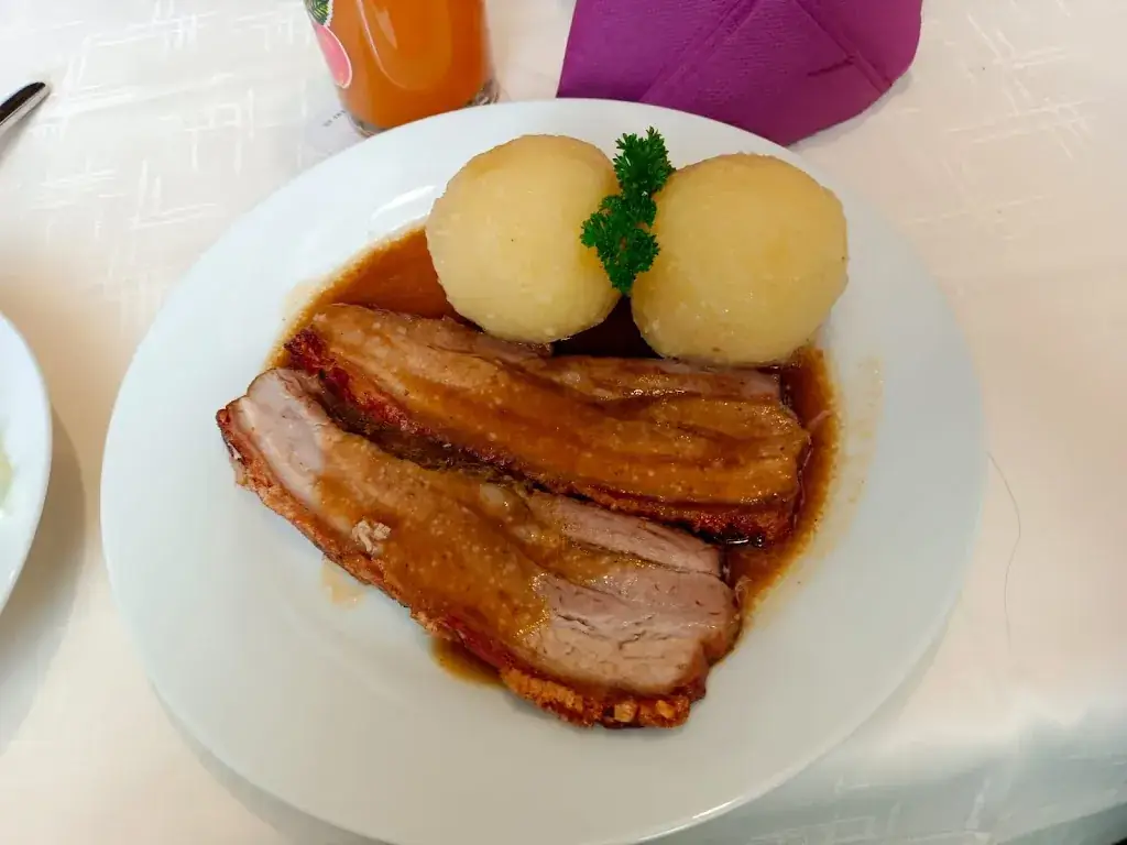 Rudolf Halbartschlager_Gasthof weiße Rose_Maria Laach am Jauerling_review