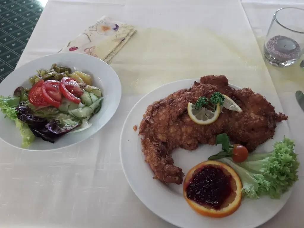 Gasthof weiße Rose restaurant in Maria Laach am Jauerling