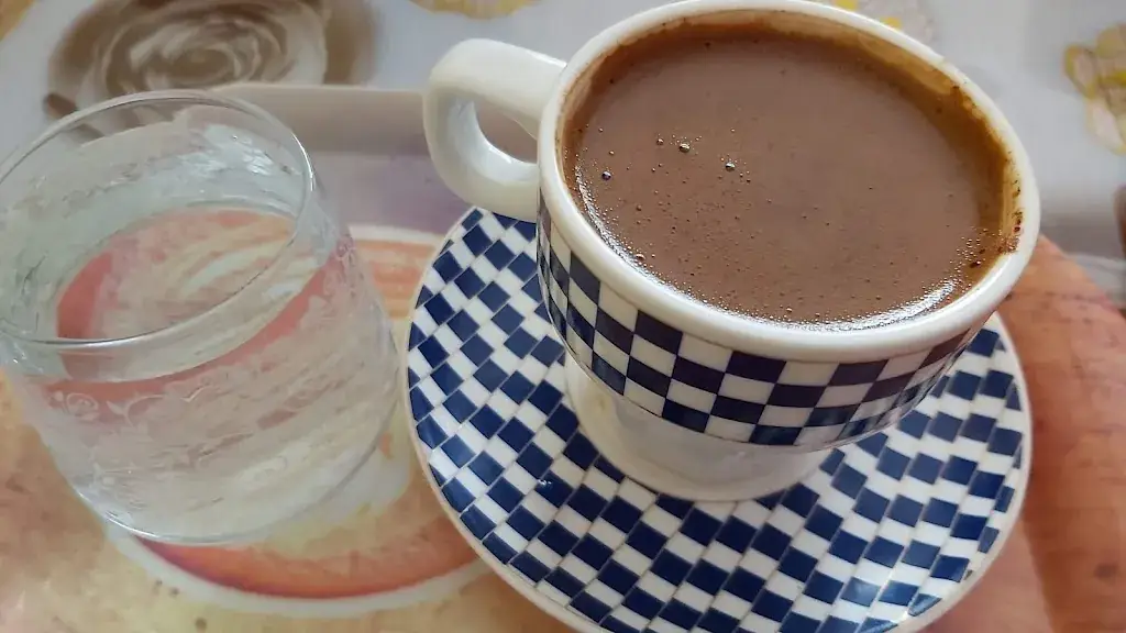 Jan Zdvihal_Grillimbiss Belen_Mannersdorf am Leithagebirge_avis