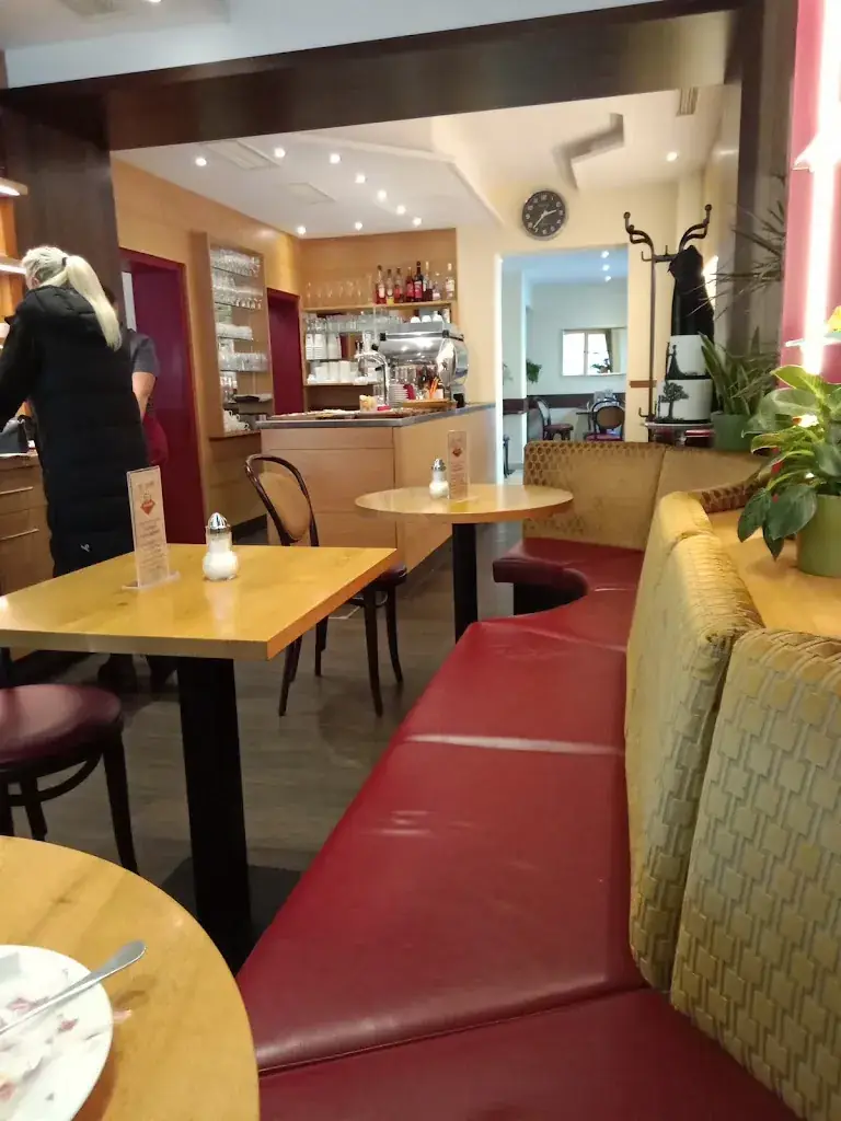 Michael Eichhübl_Café Konditorei Winter Filiale Mannersdorf_Mannersdorf am Leithagebirge_recensione