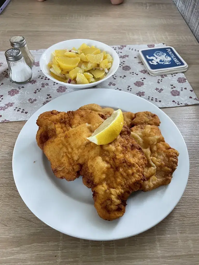 Kristian Foldesi_dasHopferl_Mannswörth_avis