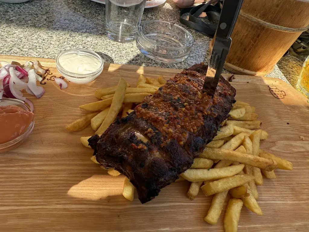 Szilard Kiss_dasHopferl_Mannswörth_avis