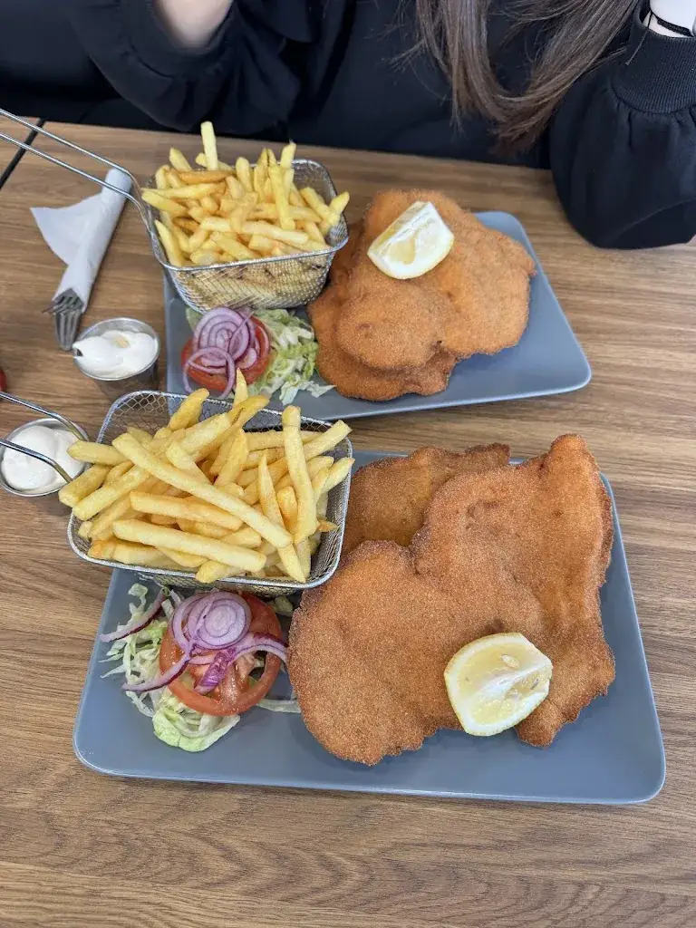 Jiří Řípa_Schnitzel Hof Schwechat_Mannswörth_avis