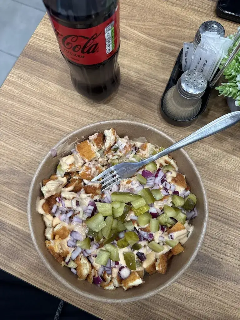 Lukas Musyl_Schnitzel Hof Schwechat_Mannswörth_avis