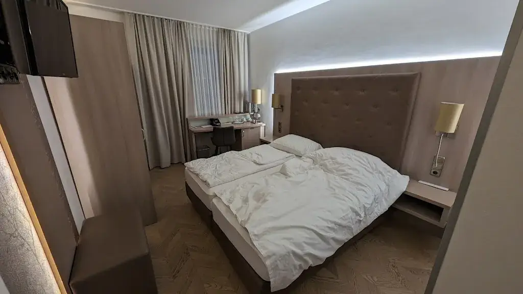 Hannah Albers_Das Reinisch Hotel - near Vienna Airport_Mannswörth_review