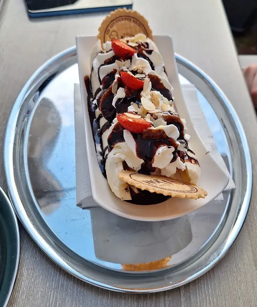 Eissalon Fjoli_Markt Piesting_slider_image_2