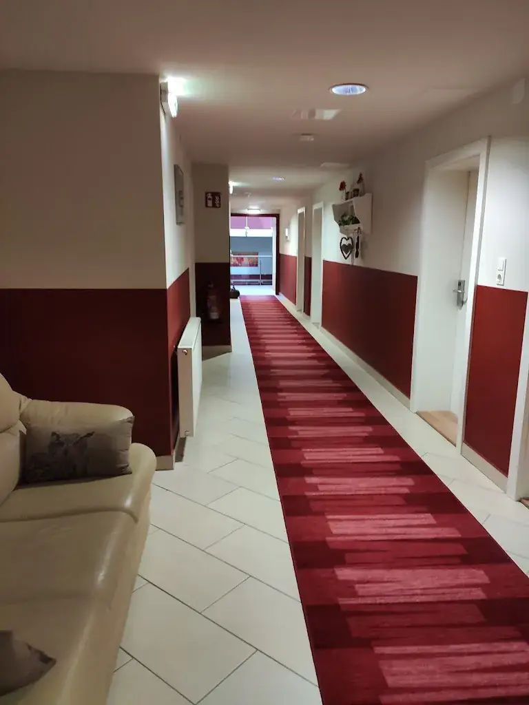 Nicole R._Pension Central_Markt Piesting_review