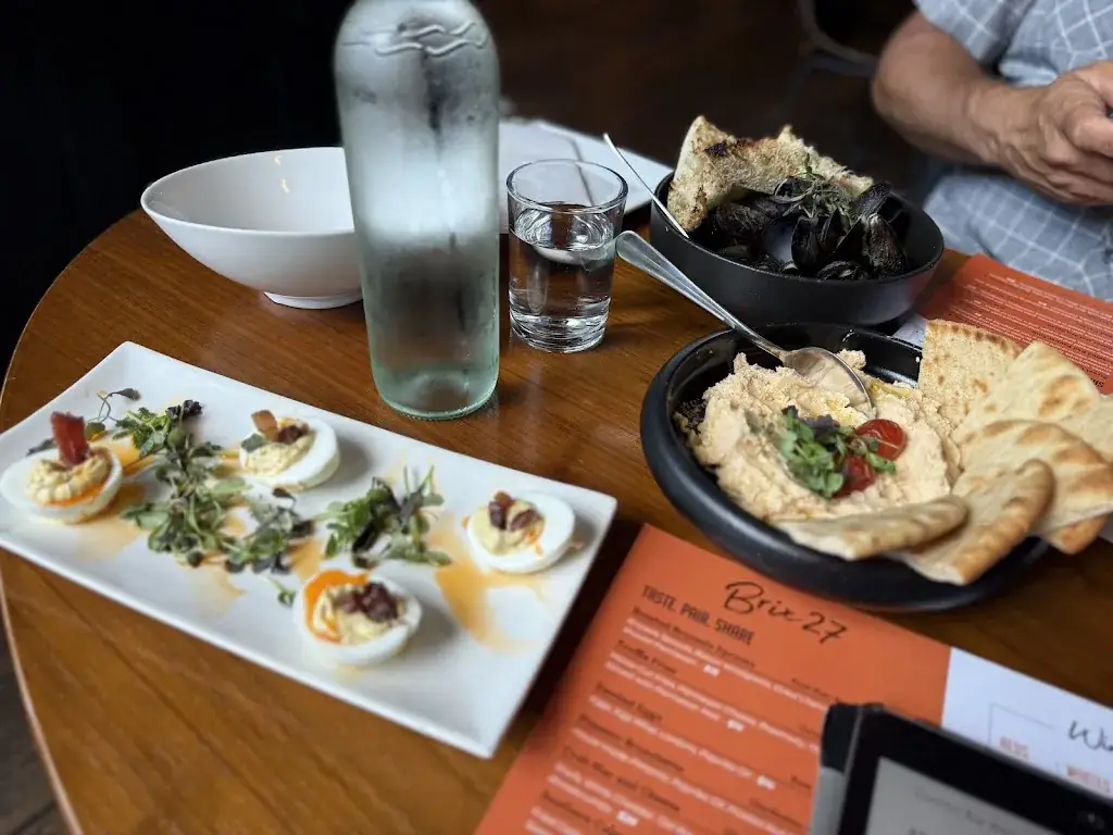 Lesley Lopez_Brix 27_Martinsberg_review