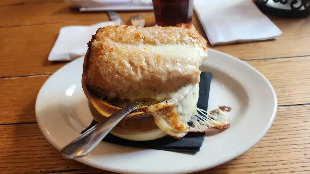 Will Belden_Kitzie's | Restaurant & Lounge_Martinsberg_review