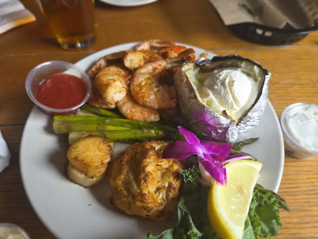 Edward McEnderfer_Kitzie's | Restaurant & Lounge_Martinsberg_review