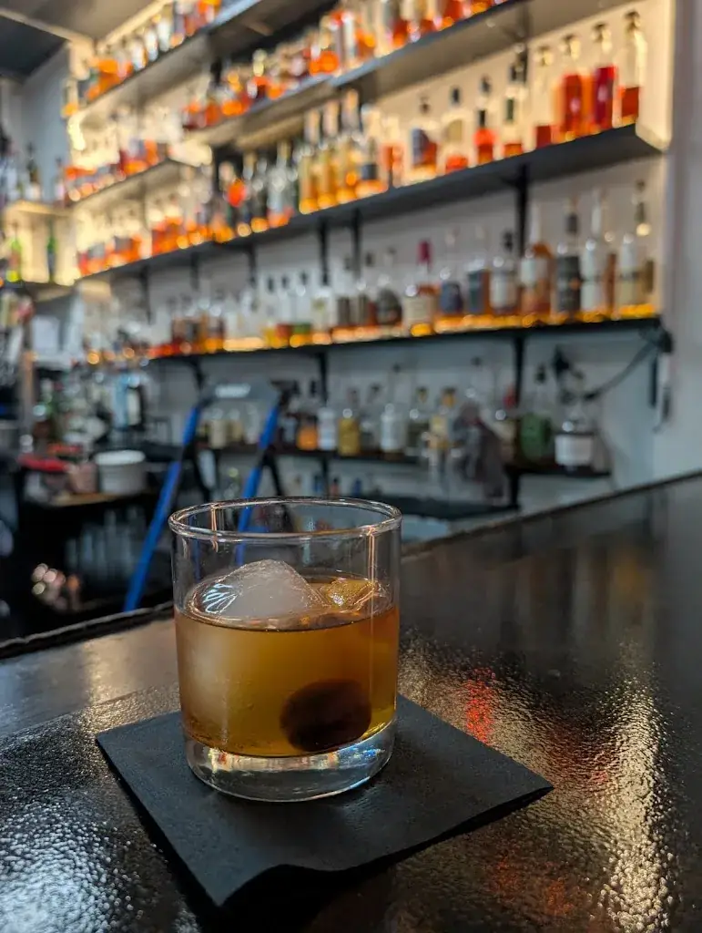 Stoney's Whiskey Wine & Raw Bar_Martinsberg_slider_image_2