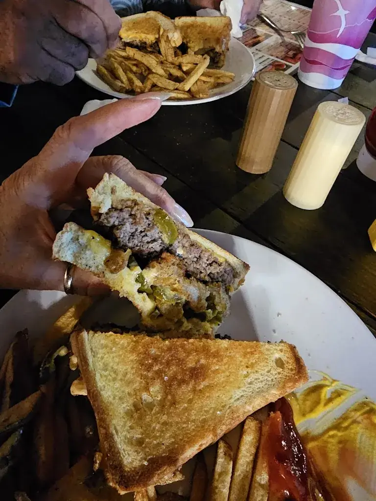 Chris Swigart_The Copper Still Pub & Grill_Martinsberg_review