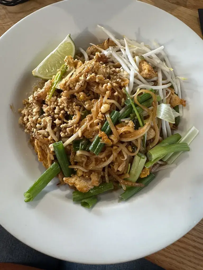 Ashley Hamm_Finn Thai Restaurant & Bar_Martinsberg_recensione