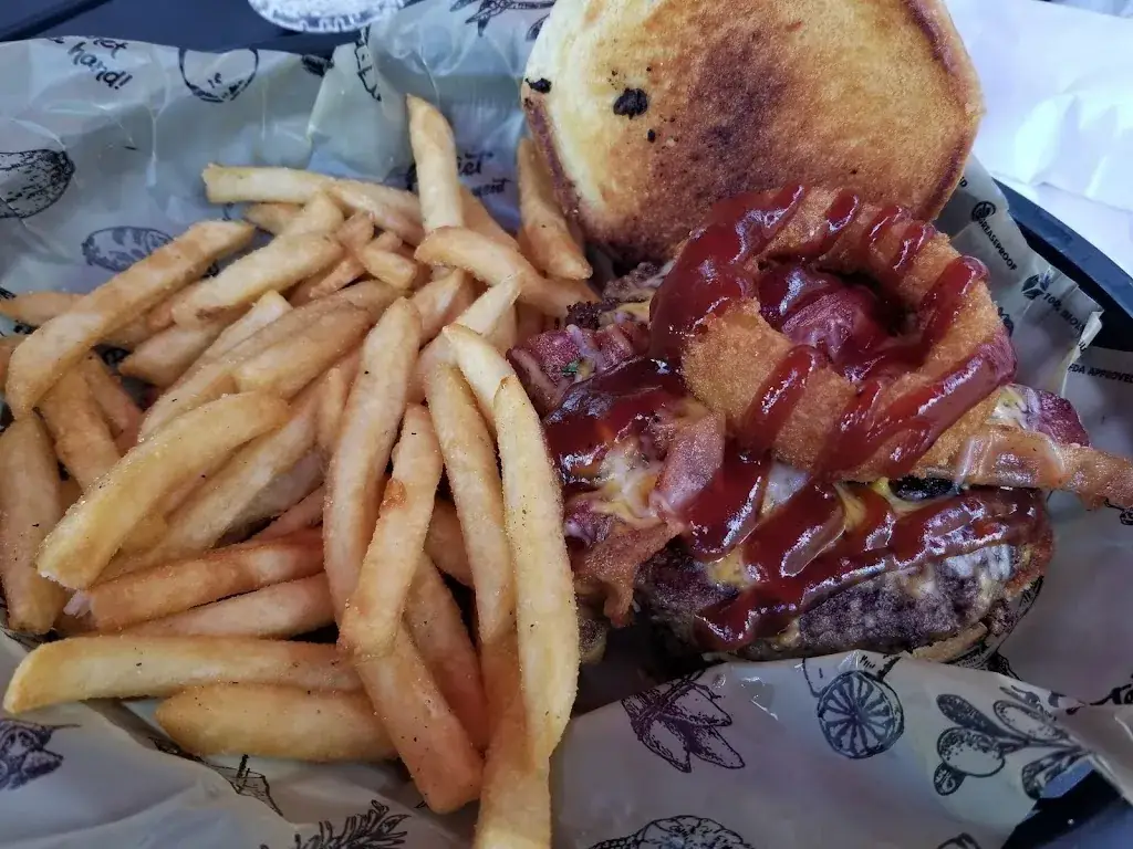 Michael Lee_Ladder House Bar & Grill Inc_Martinsberg_review