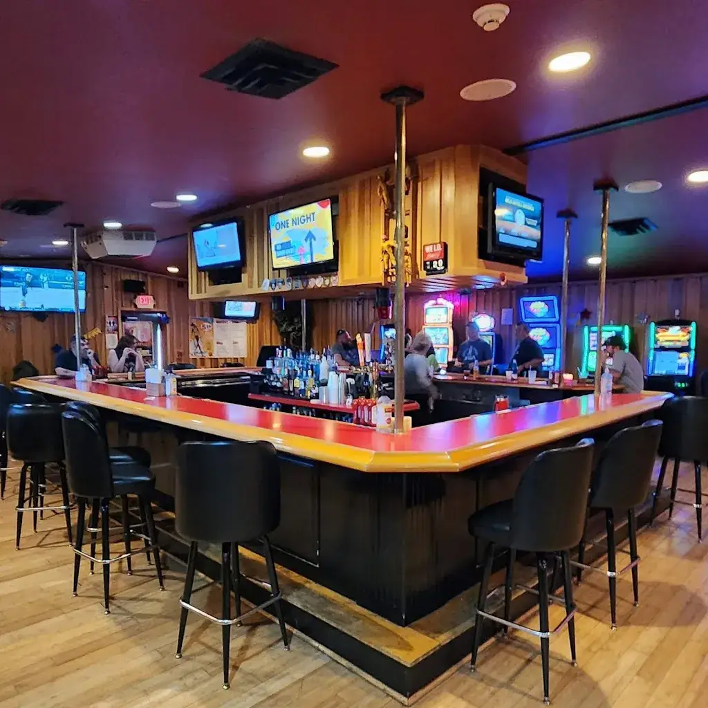 Ladder House Bar & Grill Inc_Martinsberg_slider_image_3