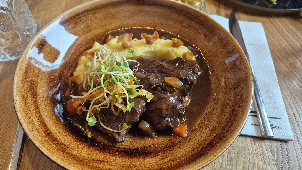 Werner Charvat_RÖDL. am Hafen_Muckendorf an der Donau_review